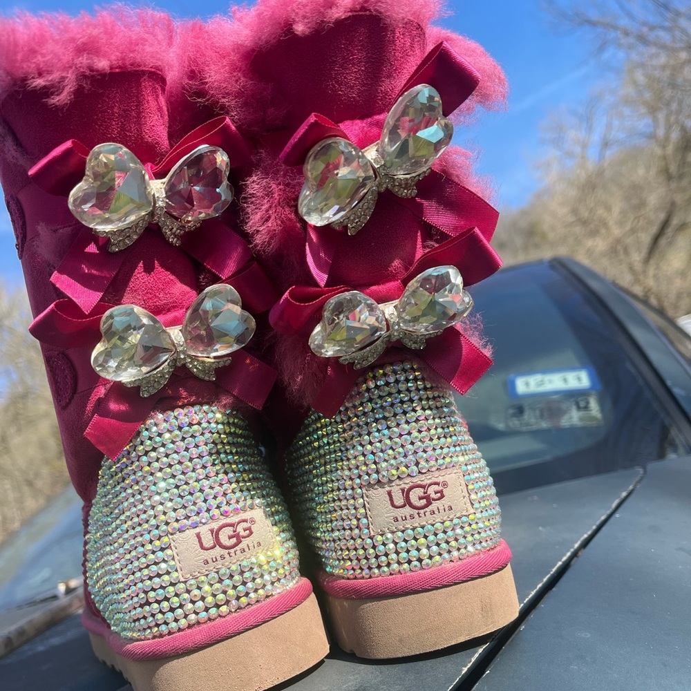 PINK UGGS bow
